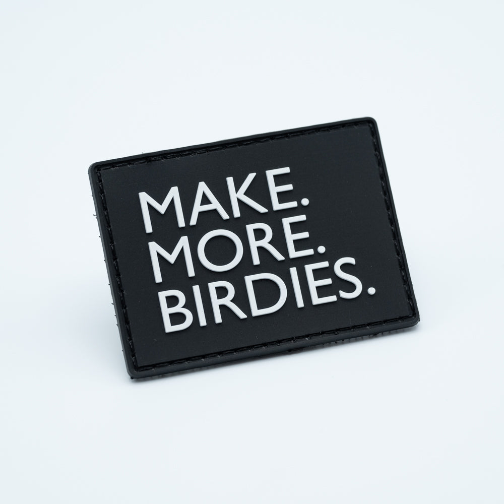 Discgolf patch in pvc with the text Make. More. Birdies.