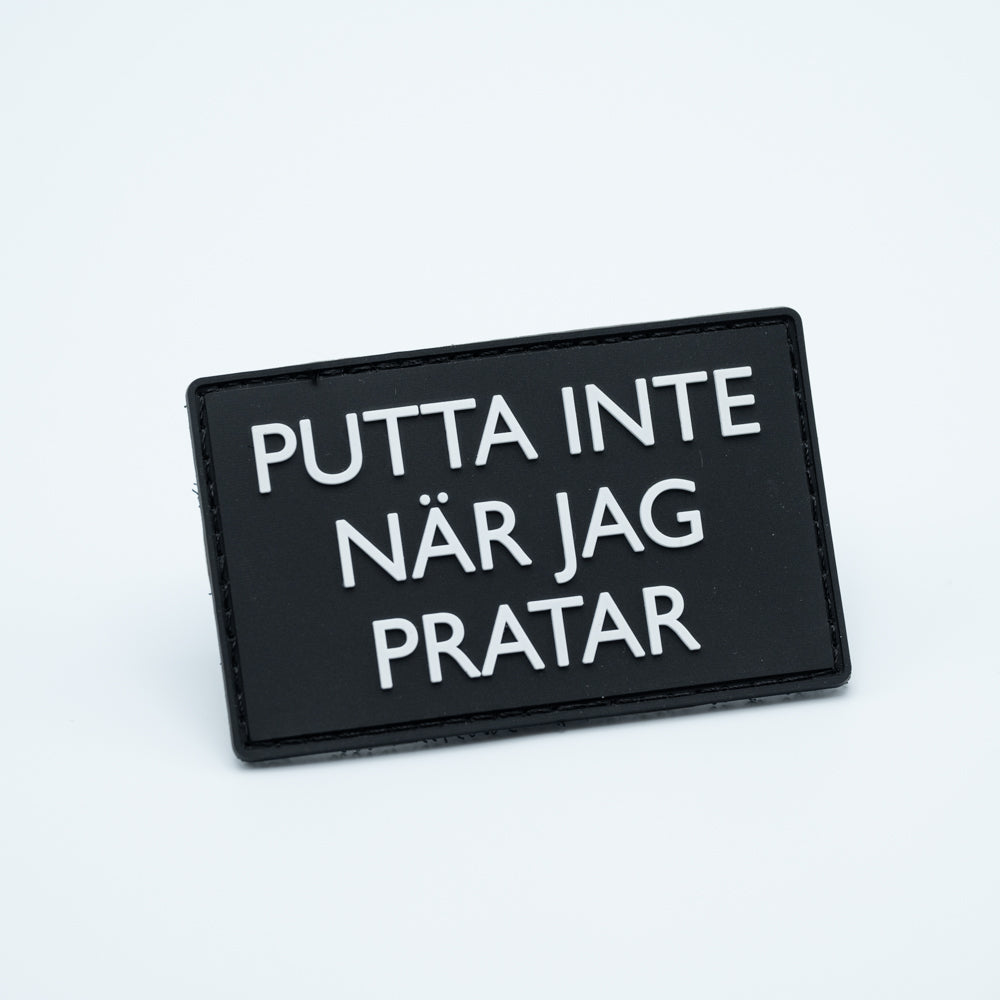 Discgolf patch in pvc with the text Putta inte när jag pratar