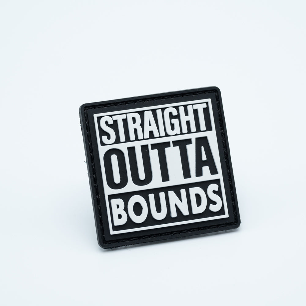 Discgolf patch in pvc with the text Straight Outta Bounds