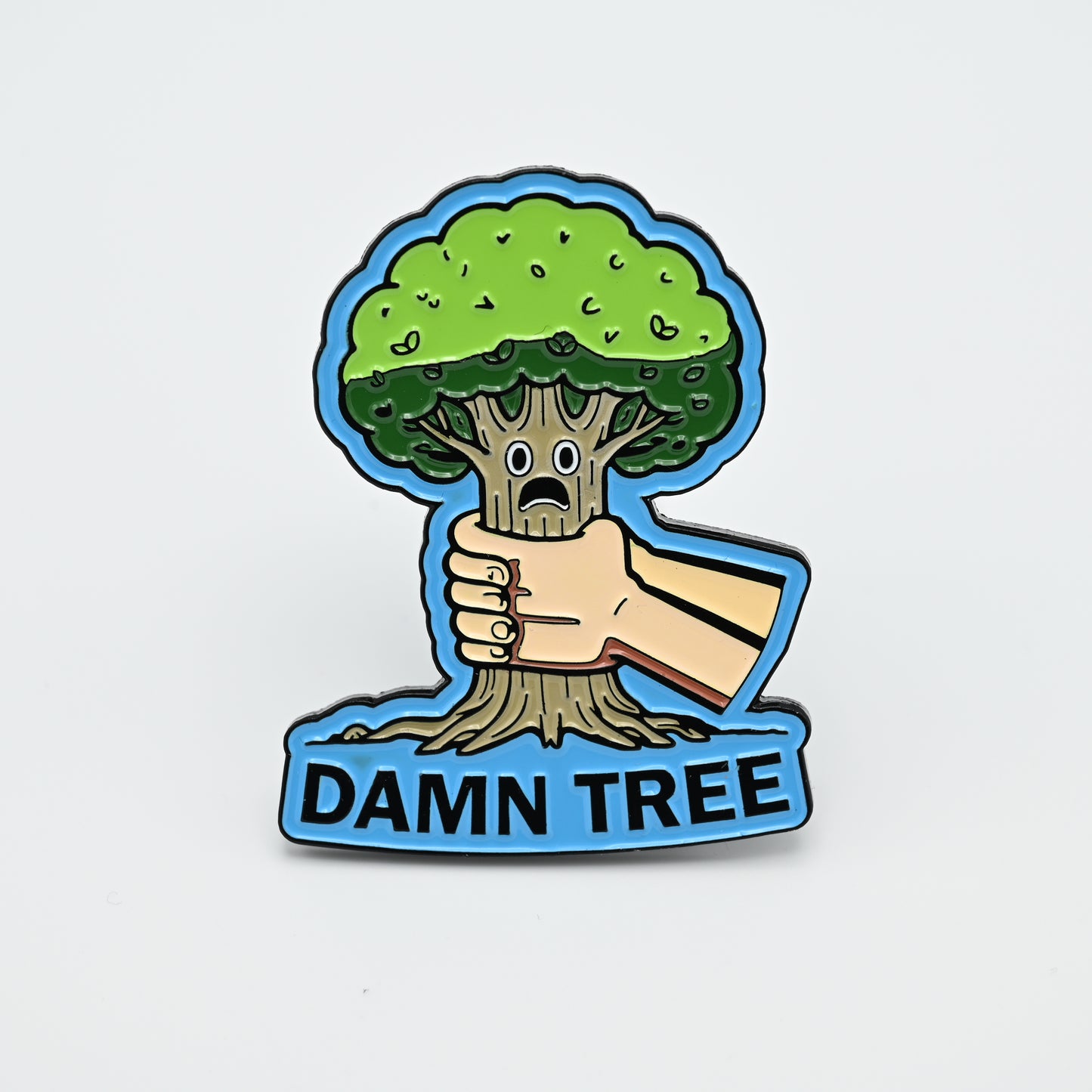 Discgolf pin with hands trying to destroy a tree and the text DAMN TREE underneath.