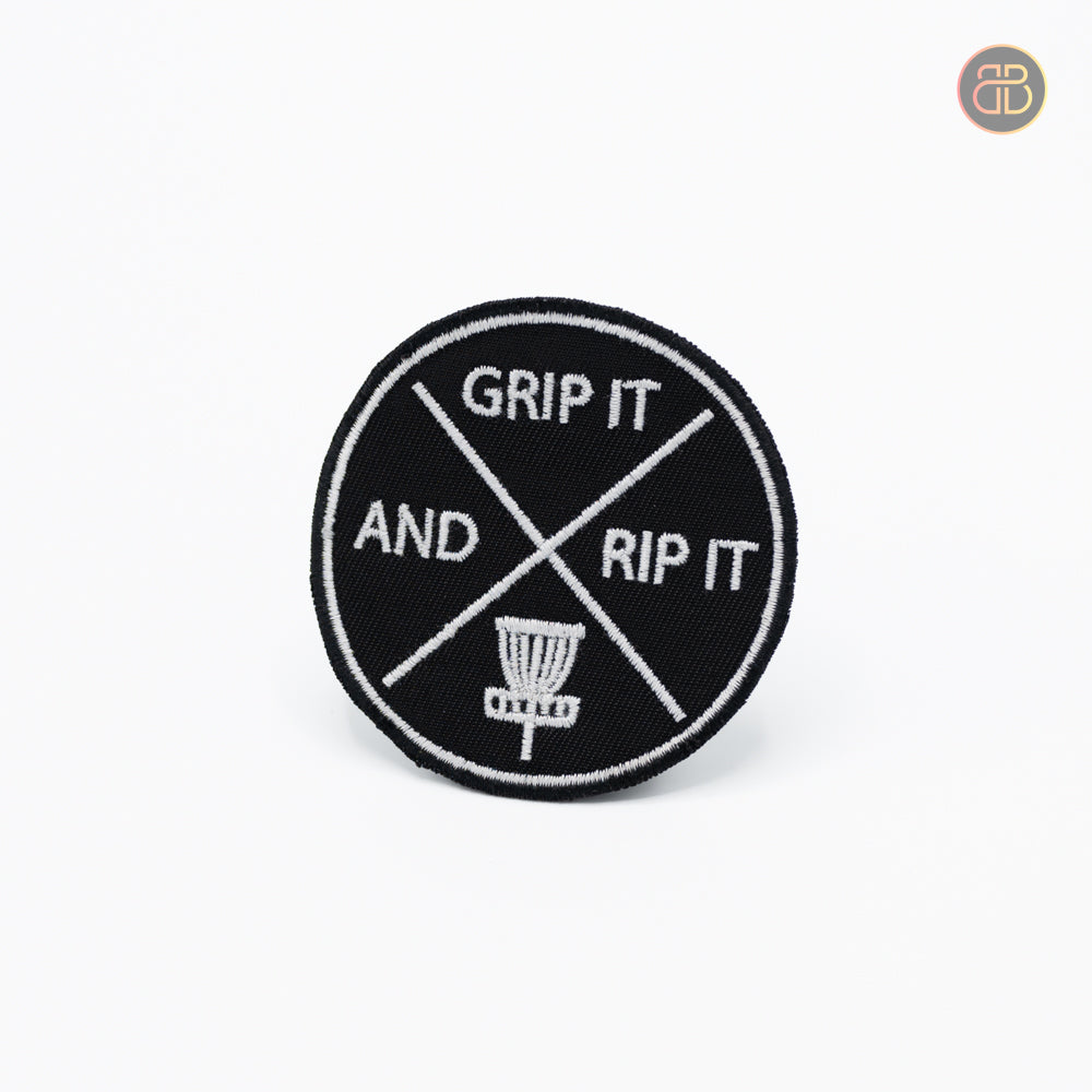 Discgolf patch with the text Grip it and Rip it and also a discgolf basket on the patch