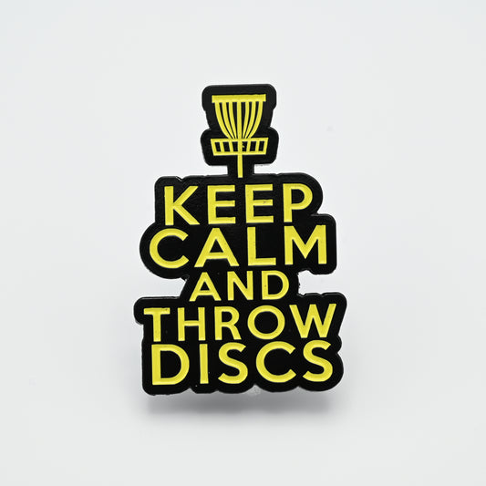 Discgolf pin with a discgolf basket and the text keep calm and throw discs