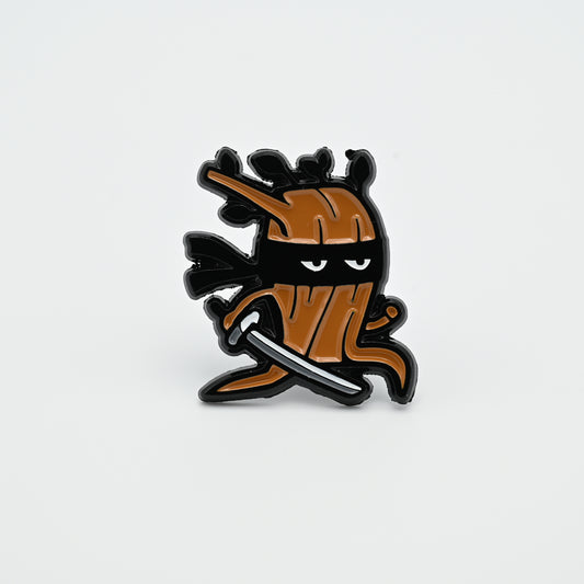 Discgolf pin with a branch being a ninja looking angry