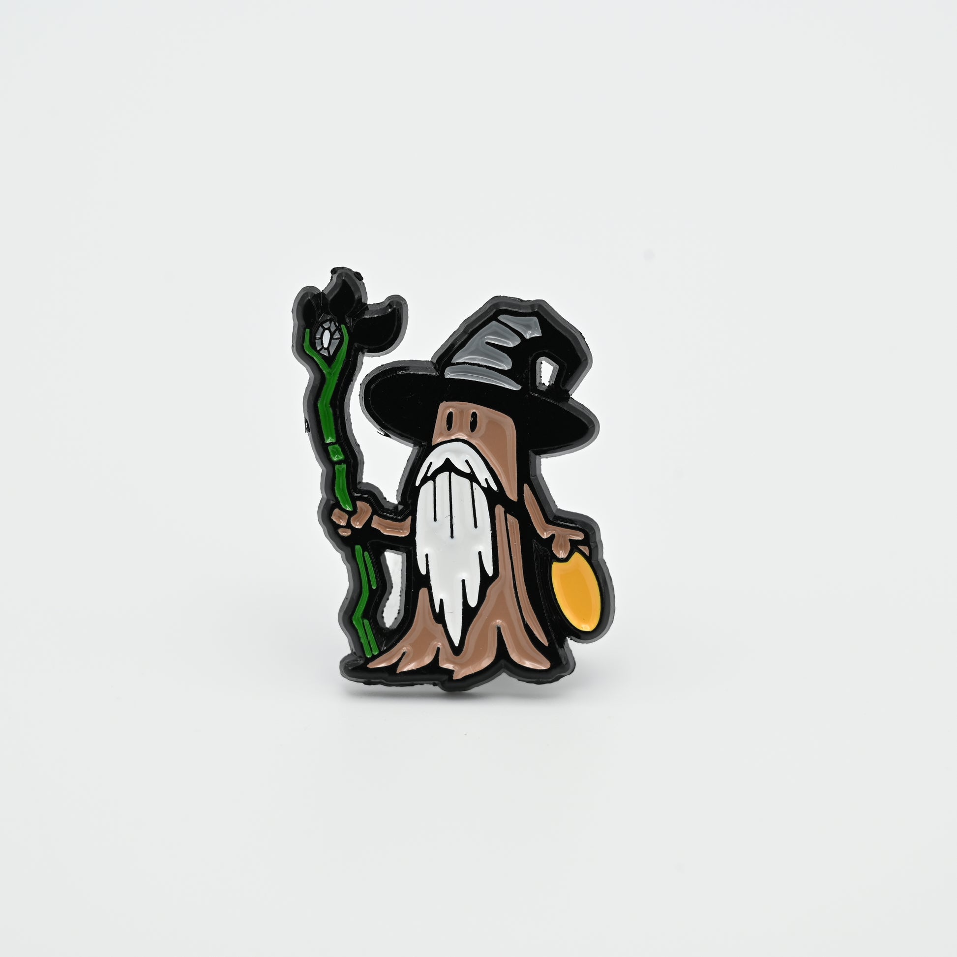 A discgolf pin with a tree holding a staff and a discgolf pin