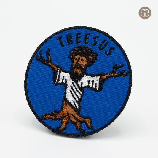 Discgolf patch with a tree looking like jesus and the text TREESUS