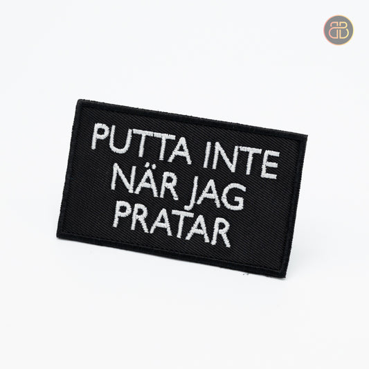 PUTTA INTE NÄR JAG PRATAR