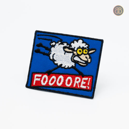 Discgolf patch with a sheep and a sign with the text "FOOOORE!"